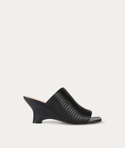 Caballo Mule - Black Pleated