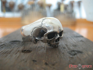 Products: Yorick Minima Skull Ring deadringerjewelry