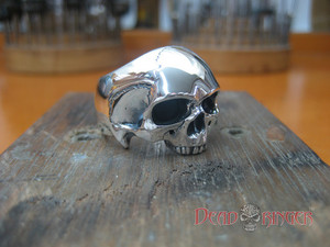 Products: Yorick The 1st Skull Ring deadringerjewelry