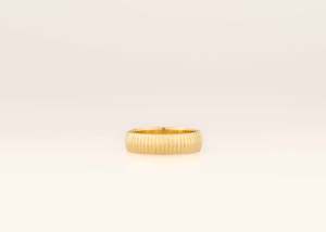 Fluted Collection: Knife Edge Fluted Wide Band