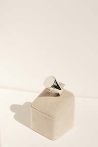 All Rings 1: Grande Oval Signet