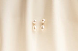 Pearl Collection: Bouton Larme Pearl Earrings