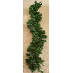 Christmas Wreaths Garlands: Garland - Christmas - 9ft / 274cm