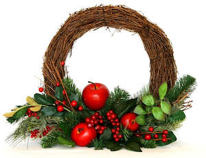 Christmas Wreaths Garlands: French Berry Wreath - 33cm  ✰✰✰ SPECIAL  ✰✰✰