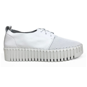 Ladies Walking Shoes: Django and Juliette Batu - White