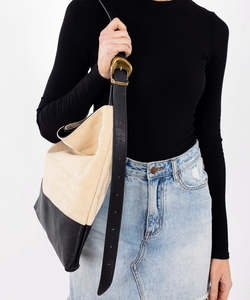 Womens: Sassy Duck Rose Shoulder Bag