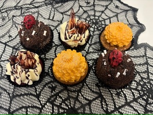 Products: Halloween Themed Cupcakes Delish Cupcakes
