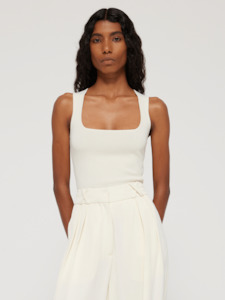 Trending: Bustier-Shaped Knitted Tanktop in Off-White