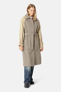 Isle Jacobsen: Raincoat White Pepper
