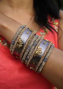 Jewellery: Grey Bangles Set