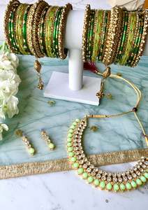 Jewellery: Pear Drop Set