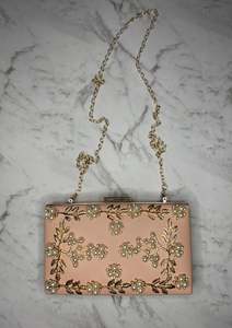 Pinky Pearl clutch