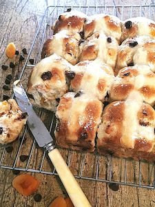 Easter: Hot Cross Buns - Apricot and Chocolate Chip
