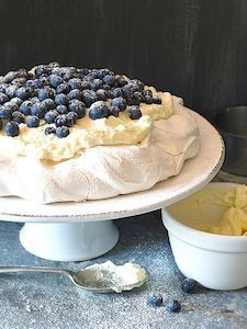 Desserts Sweets: Pavlova with Lemon Cream and Blueberries