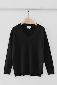 N.21 100% Cashmere Oversized High Low V Neck Black