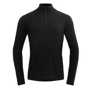 JAKTA MAN ZIP NECK BLACK