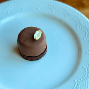 Mini Cakes Petit Fours Christchurch: Snickers Petit Four