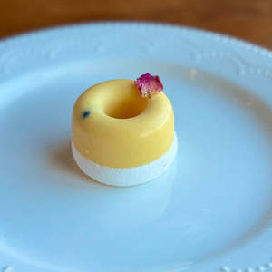 Mini Cakes Petit Fours Christchurch: Passionfruit Pavlova Petit four