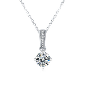 Necklace: [Classic Four-claws] Moissanite Necklace in Sterling Silver