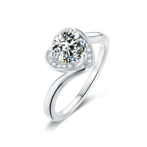 [Pleasure] Twisted Arm Heart-sharped 1 carat D Color Moissanite Ring in Sterling Silver