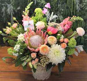Floral Arrangements: Pastel Lotus