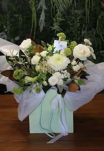 Flower Bags: Simply White Bloom Bag