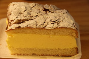 Products: Beesting Bienenstich