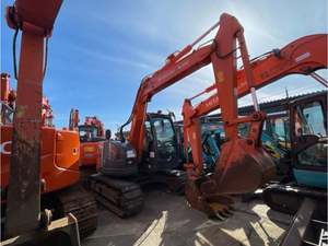 Excavators: Hitachi ZX75us 7.5T Digger