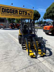 Other Machinery: 4 Ton Komatsu Forklift