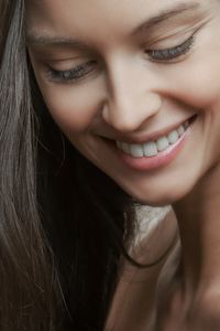 Ladies Beauty: Upper Nose(top) Wax