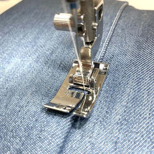 Janome 202461005 9mm Right Bi-Level Foot