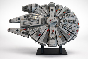 Display stand for LEGO® Star Wars™ Millennium Falcons™