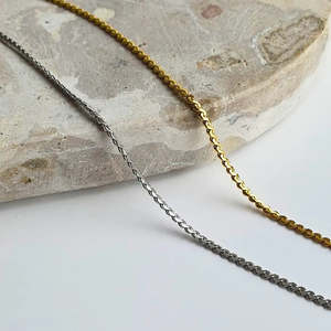 Necklaces: Delicate Twist Chain Necklace - Gold or Silver