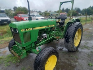 Tractors: John Deere 1050 Rops