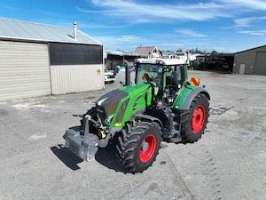 Tractors: Fendt 828 Vario