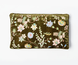 Products: Madame Bovary – silk velvet cushion in dark olive