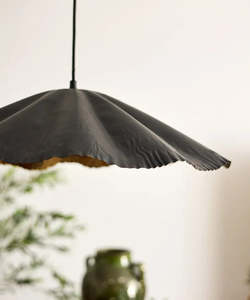 Oversized: Crimped Pendant Black/Gold small