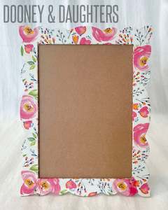 Photo Frames: Water Colour Blooms Scallop Photo Frame
