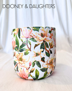 Decorated Ceramics: Large Pot - Magnolia