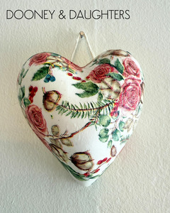 Decorated Ceramics: Mini Heart - Winter Berries