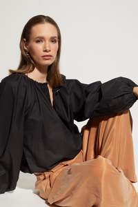 LOUGHLIN - 1255L - East Blouse - Black