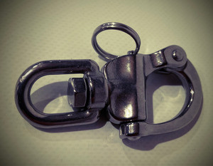 Products: Stainless Steel Pelican Swivel Clip dropscreensdirect