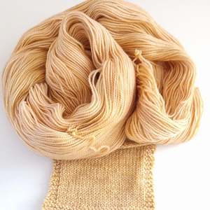 4 Ply Fingering: Merino 4ply high twist - Rata honey