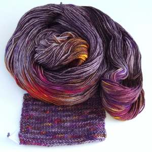 4 Ply Fingering: Merino 4 ply high twist - Guyfawkes magic
