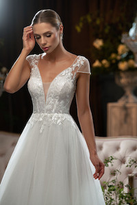 Products: Nelly - Hadassa - Size 20 Dylin's Bridal