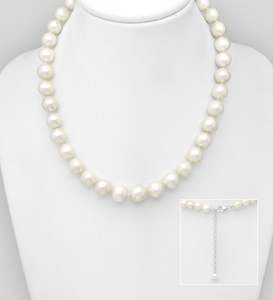 Pearls: Pearl Necklace in White AA+ grade pearls