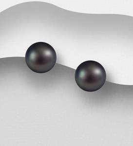 Pearls: Classic Pearls in Black