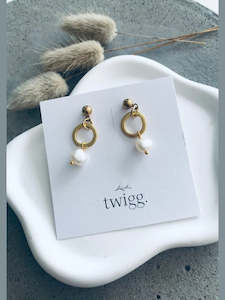 Twigg Brushed Circle Pearl Stud Earrings