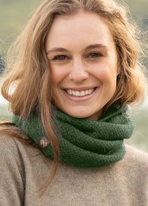 Noble Wilde: Noble Wilde Possum Merino Moss Stitch Neck Warmer - Jungle