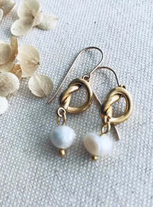Accessories: Twigg Pearl Knot Earrings Gold One Size